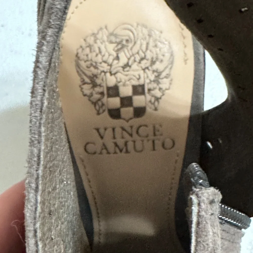 Vince Camuto Koral Perforated Peep Toe Ankle Booties‎ Suede Leather Heels 6.5 M